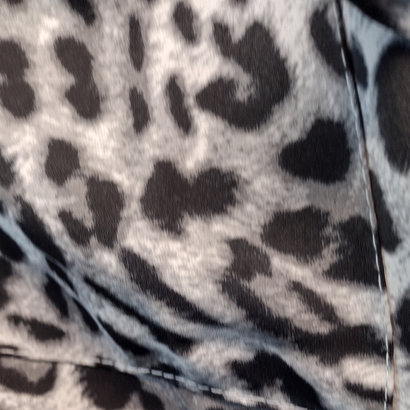 Sz 4X (26) NWT TORRID Harper Formal Grey Leopard Flutter Sleeves Vneck 31"PTP - Picture 13 of 14